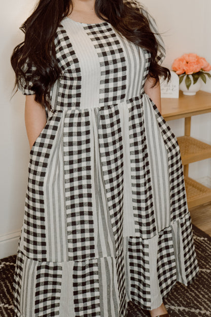 Timeless Gingham Dress (Extended Size)